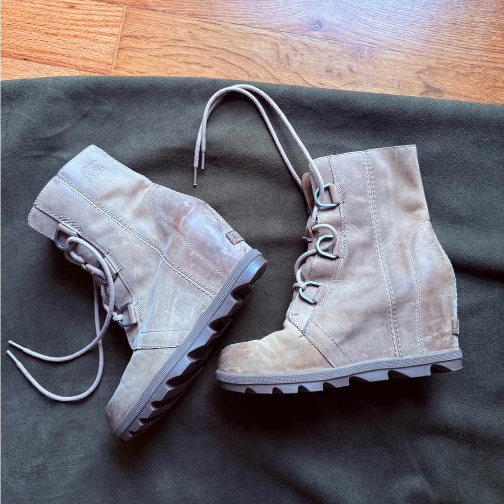 Sorel Tan Joan of Arctic Wedges Lace-Up Women's Boots